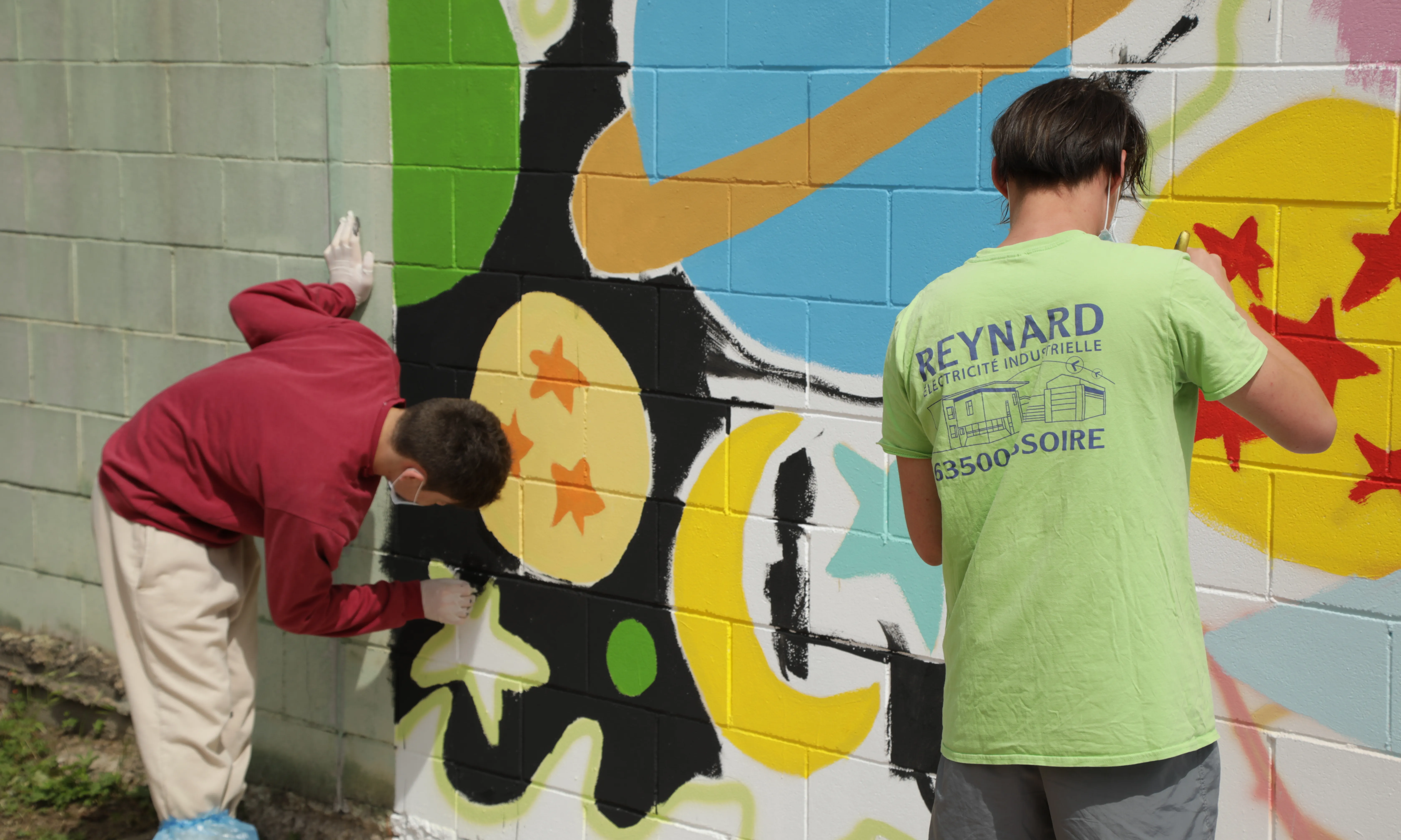 Els joves interns i les joves internes en centres de justícia juvenil estan participant en un projecte d'art.