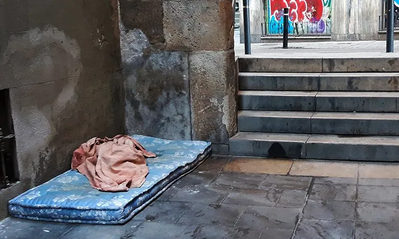 Gairebé la meitat de les persones que viuen al carrer a Barcelona diuen haver patit agressions.
