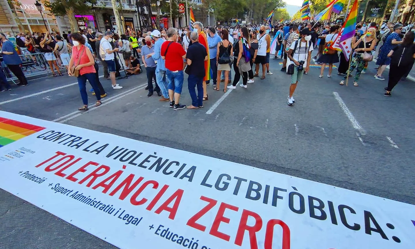 Manifestació al passeig de Gràcia contra la LGTBIfòbia.