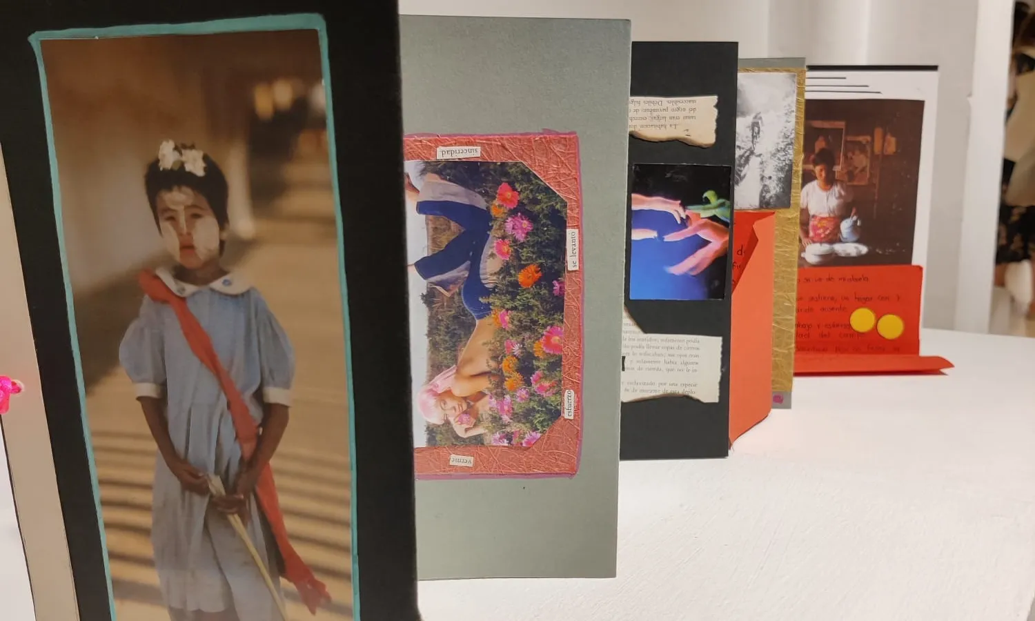 Algunes de les obres resultants del taller d'artteràpia de la Fundació Surt.
