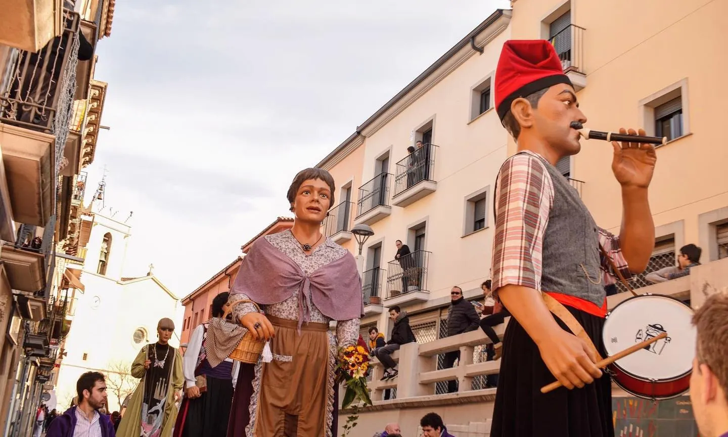 La colla gegantera de Castellbisbal és l'organitzadora, juntament amb l'Agrupació de Colles de Geganters de Catalunya, de la 13a Fira del Món Geganter.