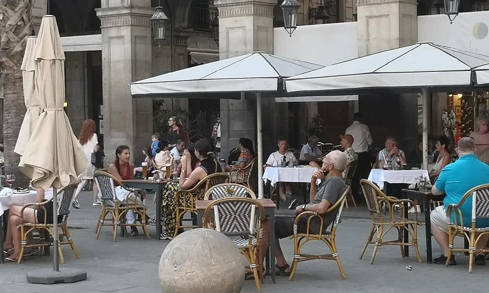 La iniciativa ha estat impulsada per la Federació d’Associacions Veïnals de Barcelona (FAVB) amb el suport d’altres col·lectius.