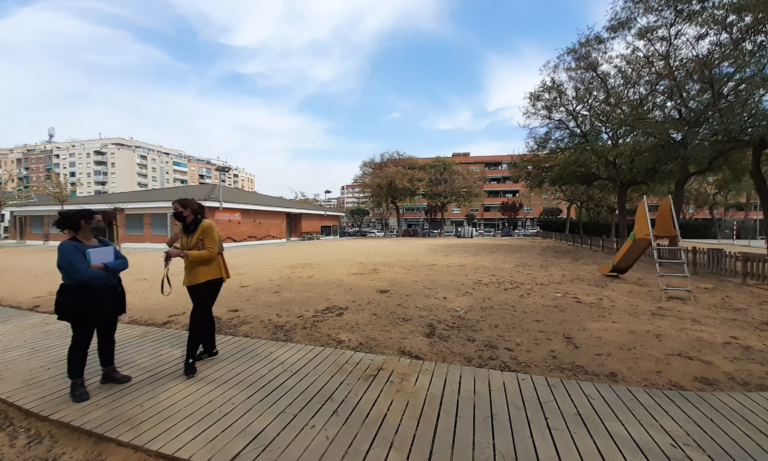 Es tracta d’un projecte enfocat en intentar transformar els patis tenint en compte aspectes com la biodiversitat o els efectes del canvi climàtic.