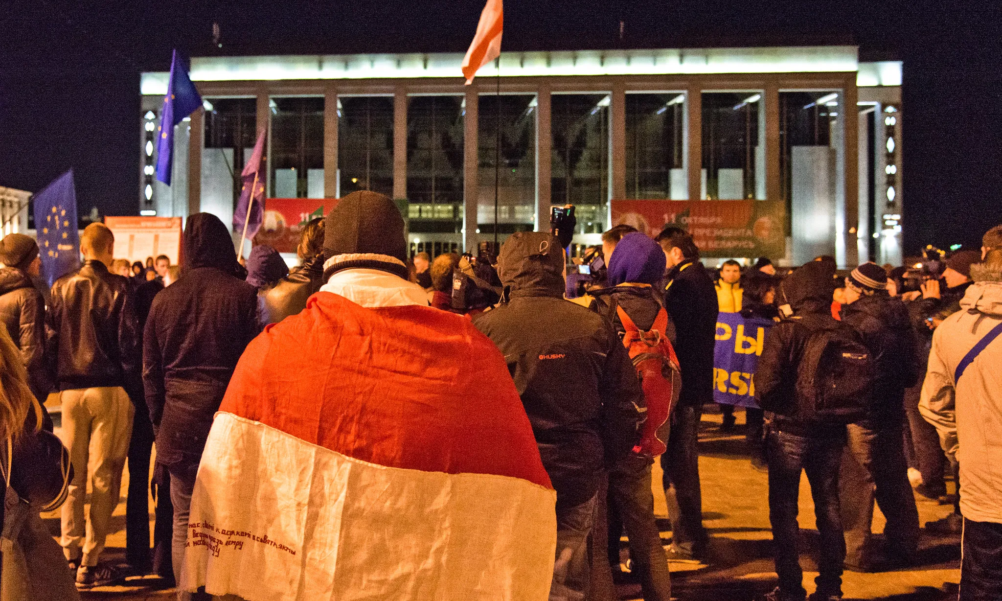 Una manifestació a la plaça d'Octubre de Minsk després de les últimes eleccions acusades d'haver estat arreglades.