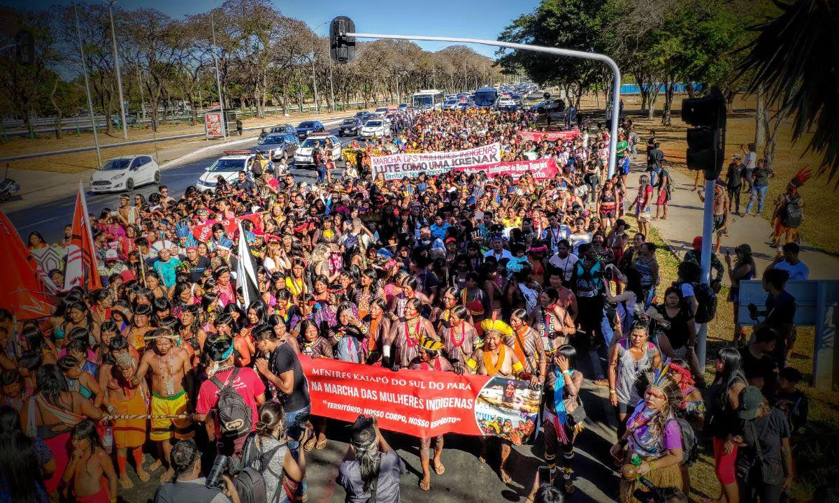 Marxa de dones al Brasil per les polítiques d'atenció a la salut dels pobles indígenes el 2019.