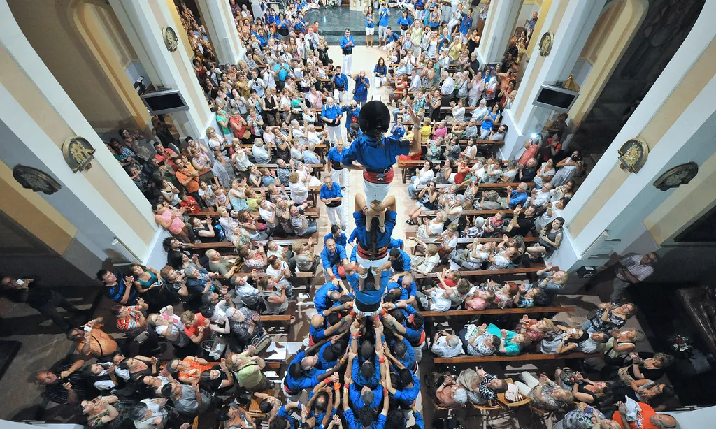 La voluntat de seguir fent visible la cultura popular malgrat les complicacions econòmiques, ha impulsat al moviment espluguí a tirar endavant el projecte.