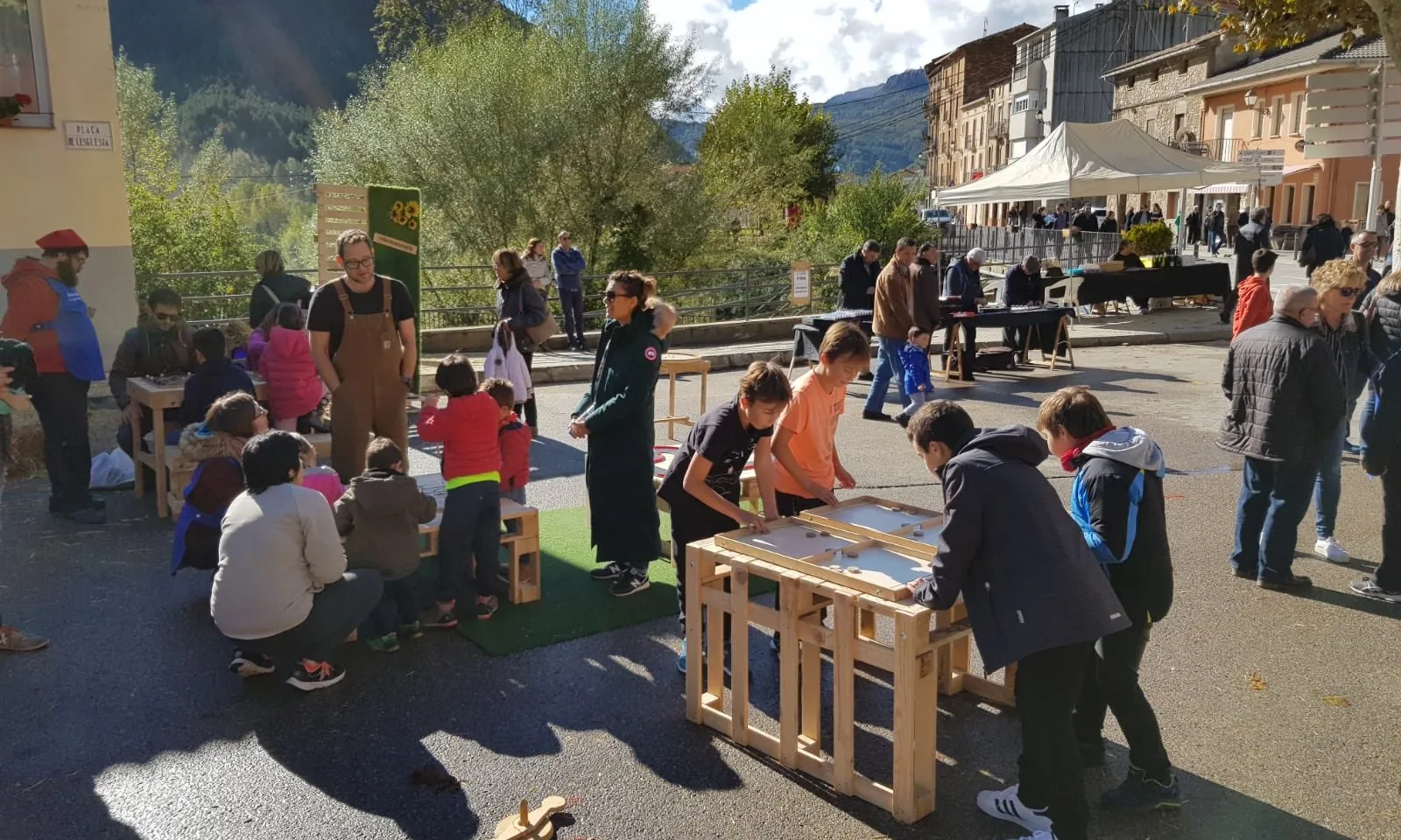 Les activitats es divideixen en dues sessions, una a l'agost i una segona al desembre. 