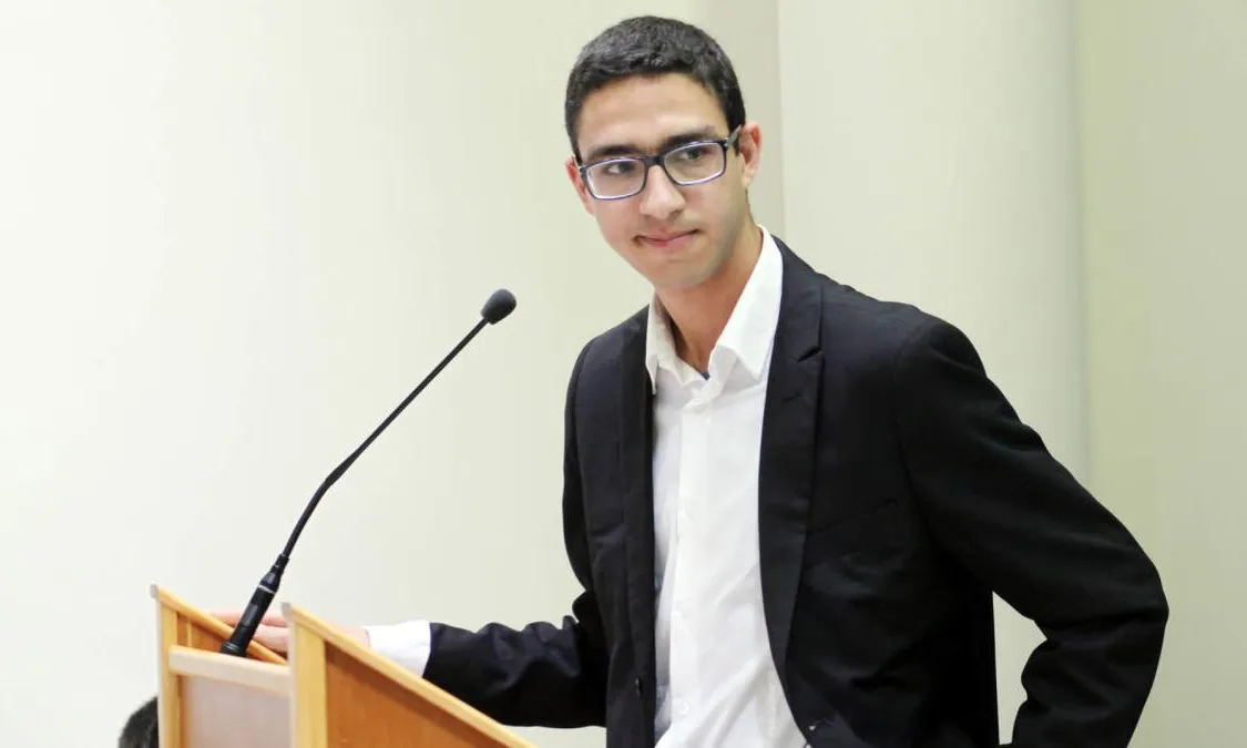 Mohamed El Amrani presideix l'associació Azahara, que treballa per al foment de l'emprenedoria social entre col·lectius d'origen divers i té seu a Salt.
