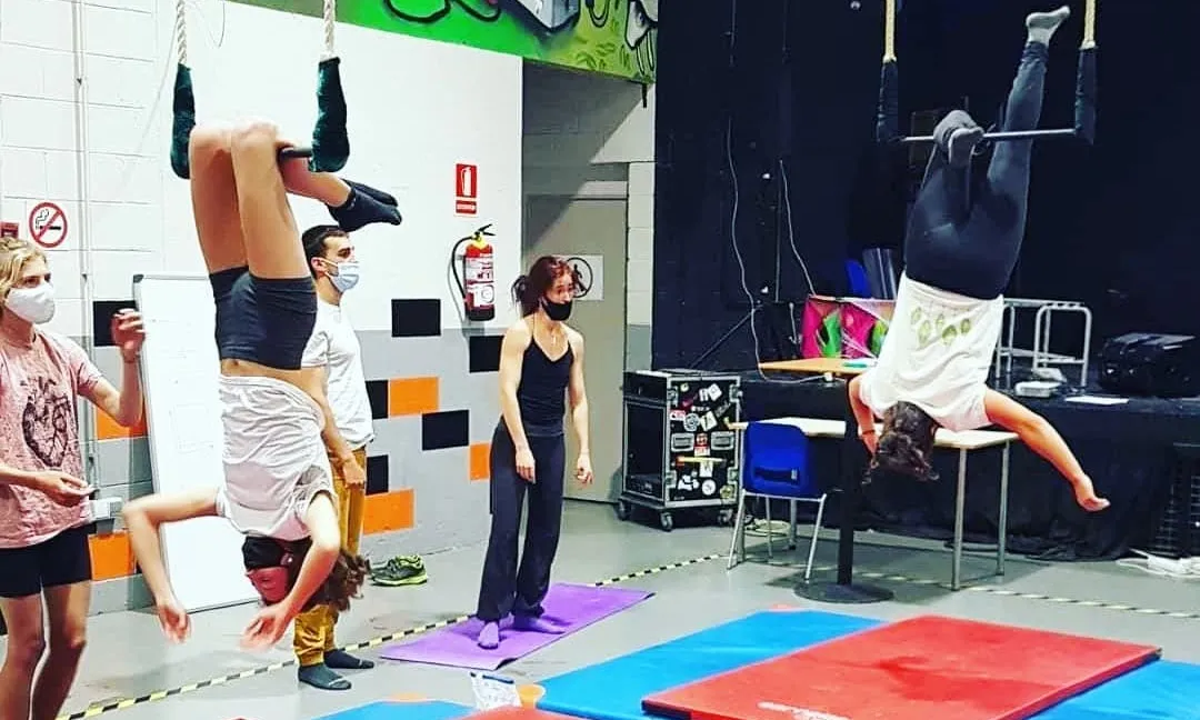 El taller de circ és un dels més exitosos de Nau 4 Espai Jove.