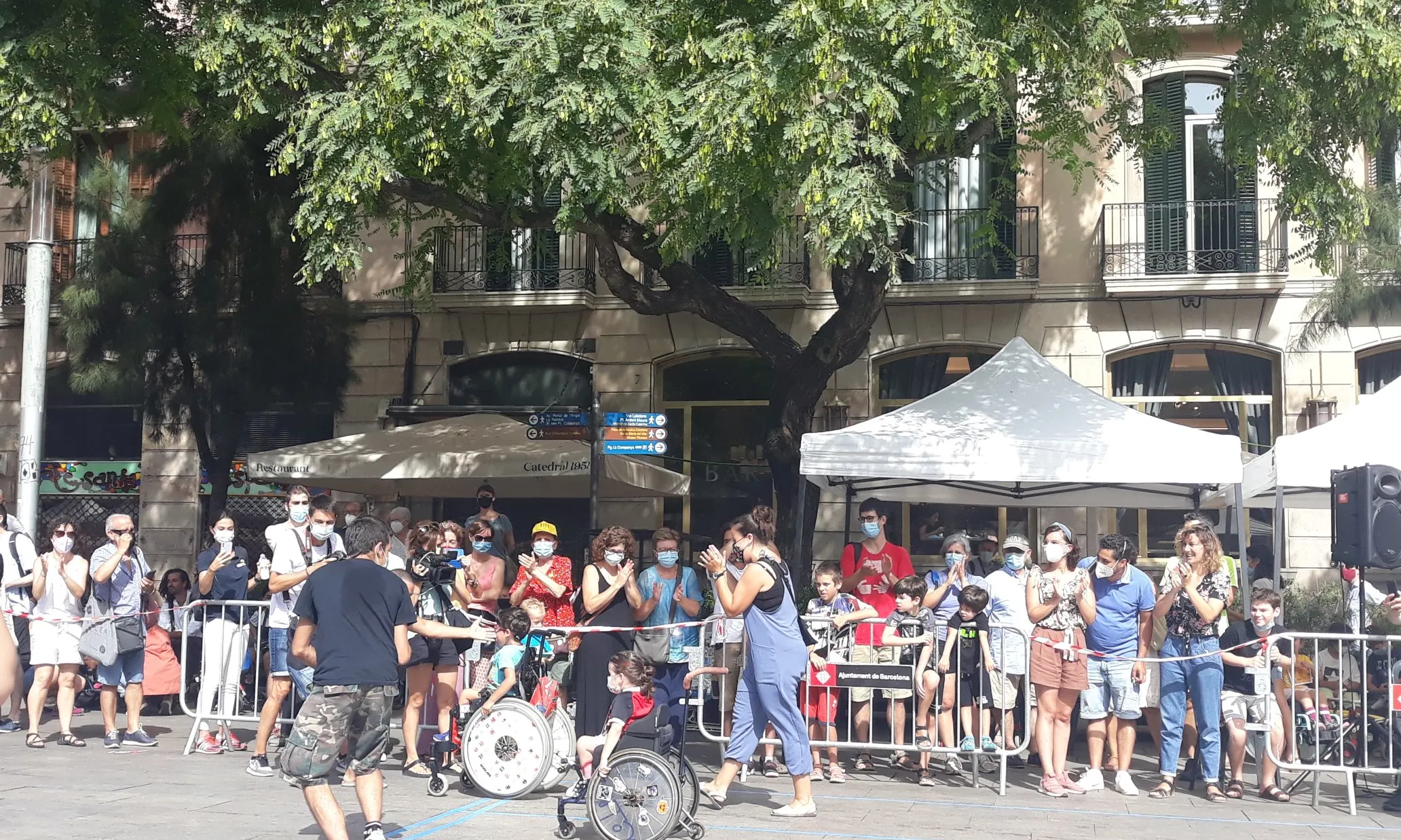 La primera cursa per a infants amb mobilitat reduïda de l'agost va formar part de les 432 Festes de Sant Roc, al barri Gòtic de Barcelona.