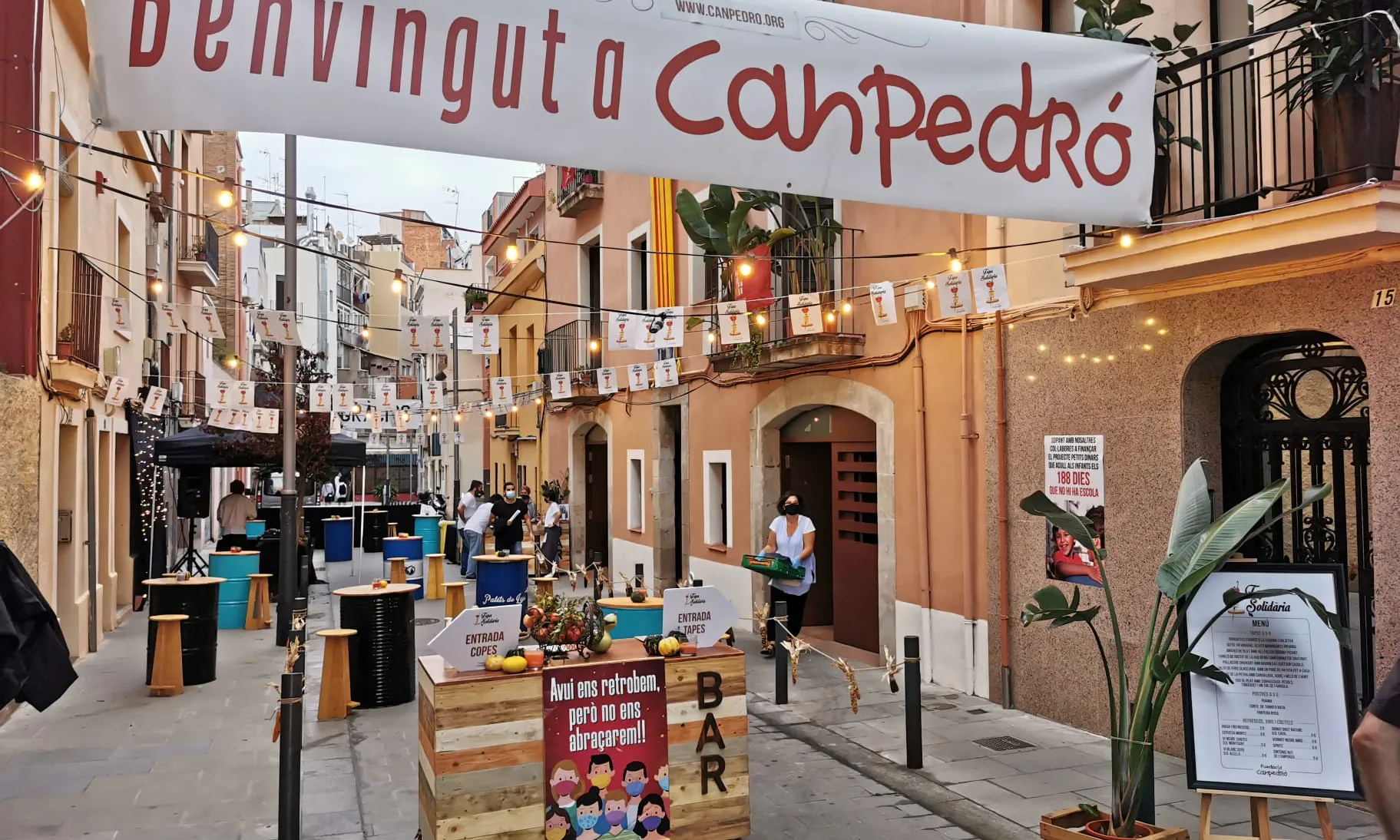 La ‘Tapa solidària’ ja és un clàssic de les festes d’Hostafrancs.