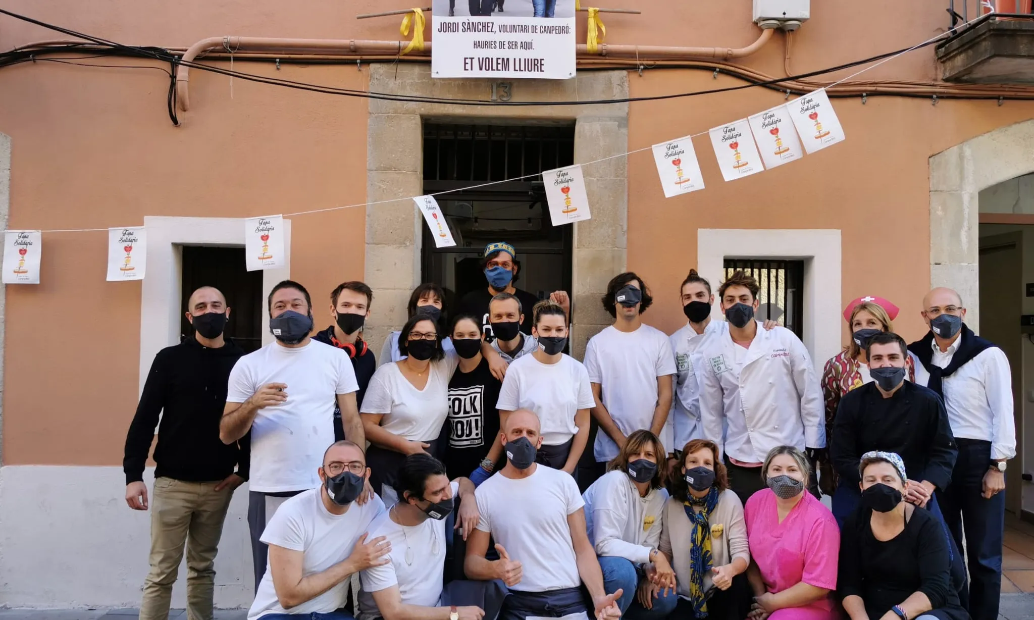 Uns 90 voluntaris organitzen la ‘Tapa solidària’.