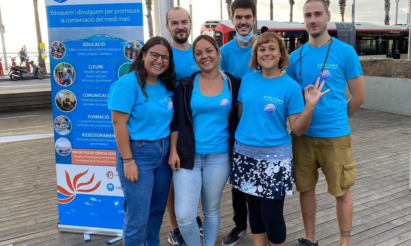 La guia participativa és la suma de tots els esforços dedicats al llarg dels anys per reunir dades i conèixer l'estat de la biodiversitat marina barcelonina. 