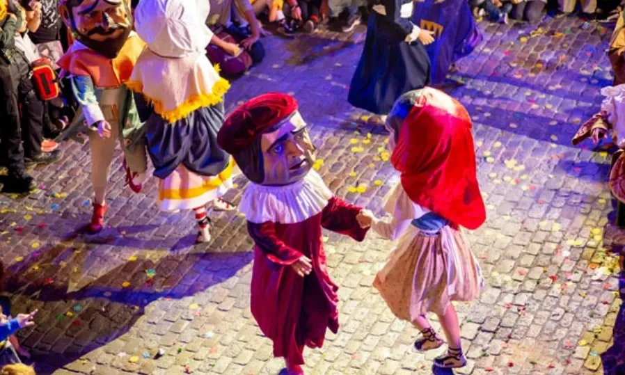Balls de l'Àliga, els Capgrossos i els Gegants de Girona.
