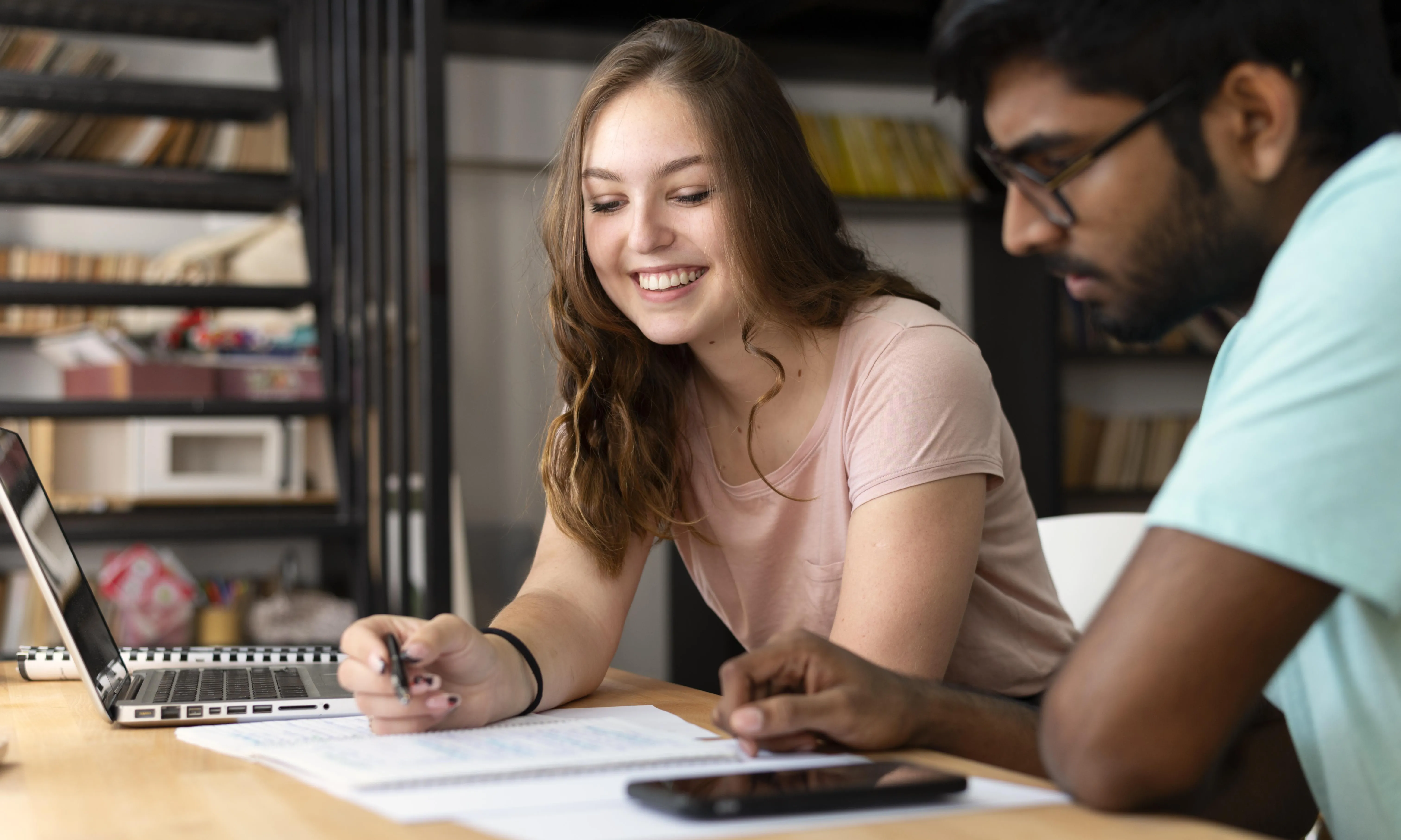 2 de cada 3 catalans/es creuen que l’administració hauria de garantir el català a les plataformes digitals.