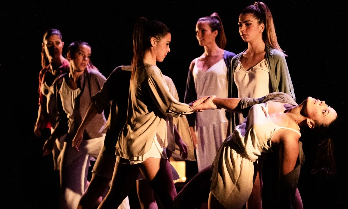 Imatge d'un espectacle de l'Esbart Manresà durant la 23a Fira Mediterrània de Manresa.