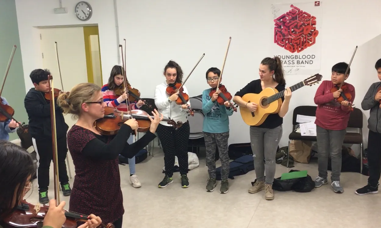 Amb el mecenatge de la Fundació de Música Ferrer-Salat, ARTransforma presenta un llibre que vol seguir fomentant l’accés universal a la cultura de qualitat, i empoderant a les persones a través de la música.