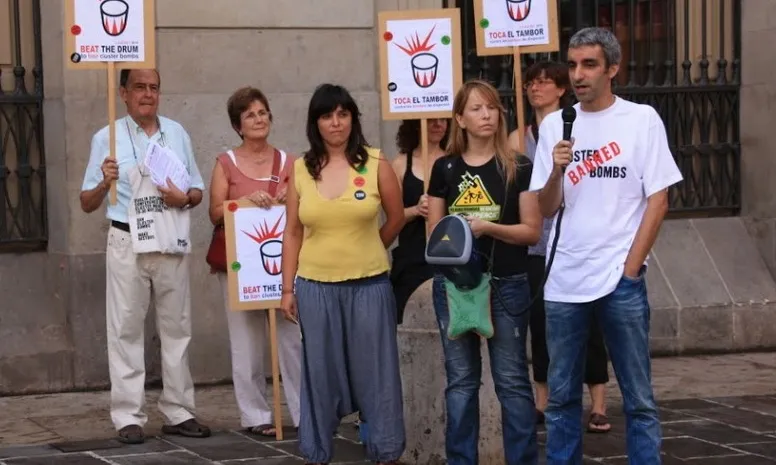 FundiPau treballa perquè cada vegada hi hagi més persones que es comprometin a construir un món sense violència i en pau.
