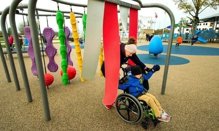 Dels gairebé 900 parcs que hi ha a Barcelona, només 10 són adaptats. 