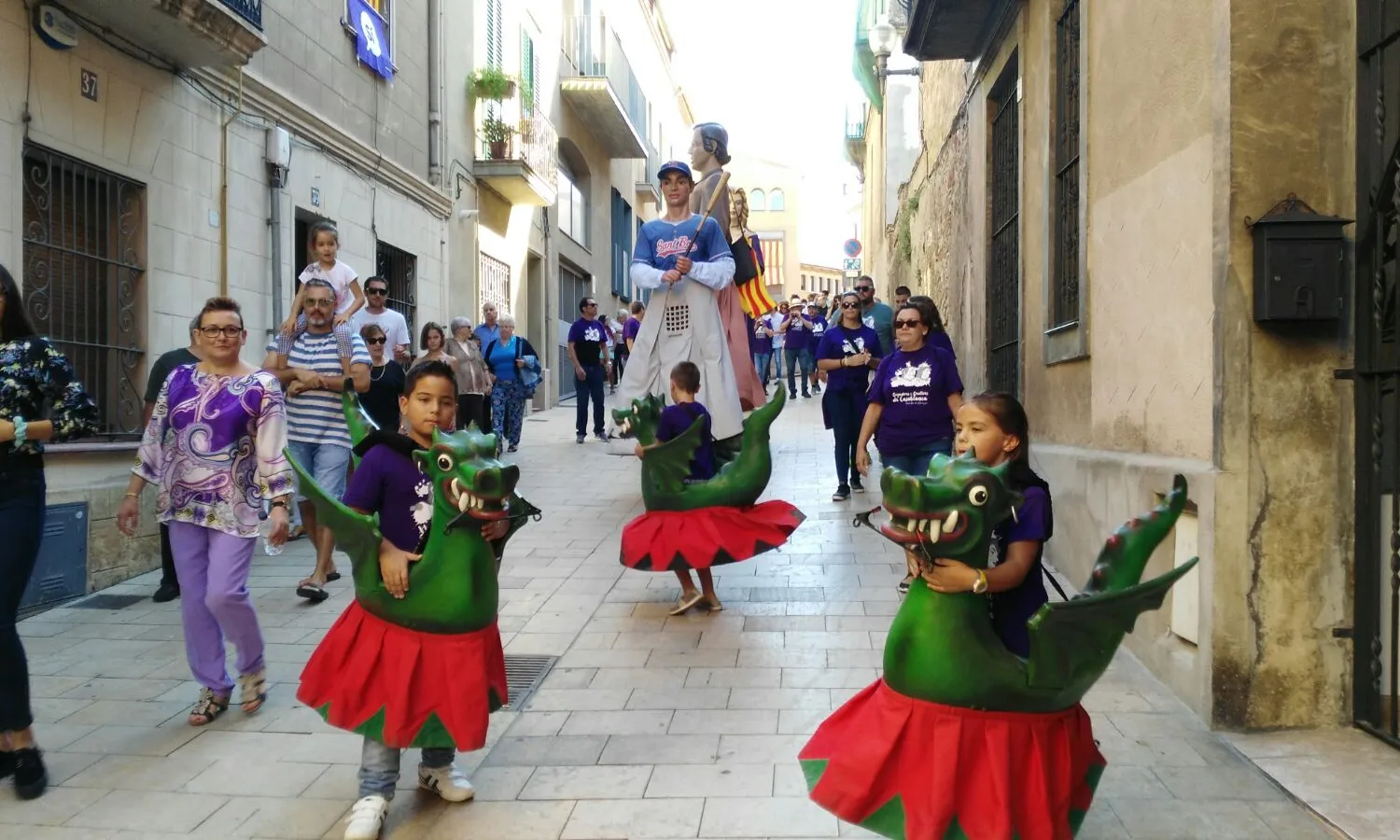 Des de la colla valoren molt la participació de nens i nenes per portar els dracs i la resta de bestiari infantil.