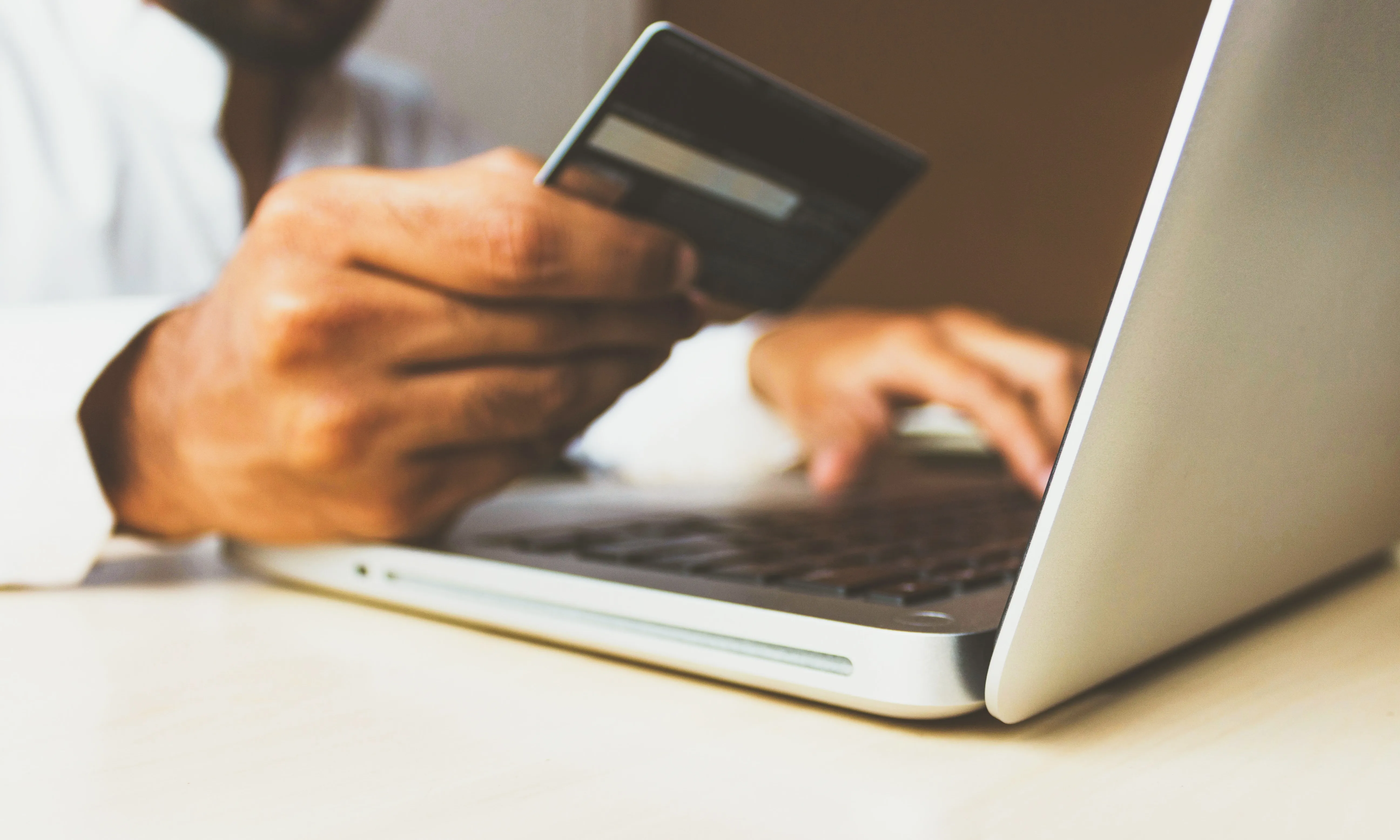 El format online permet reduir costos en l’organització d’un acte. 