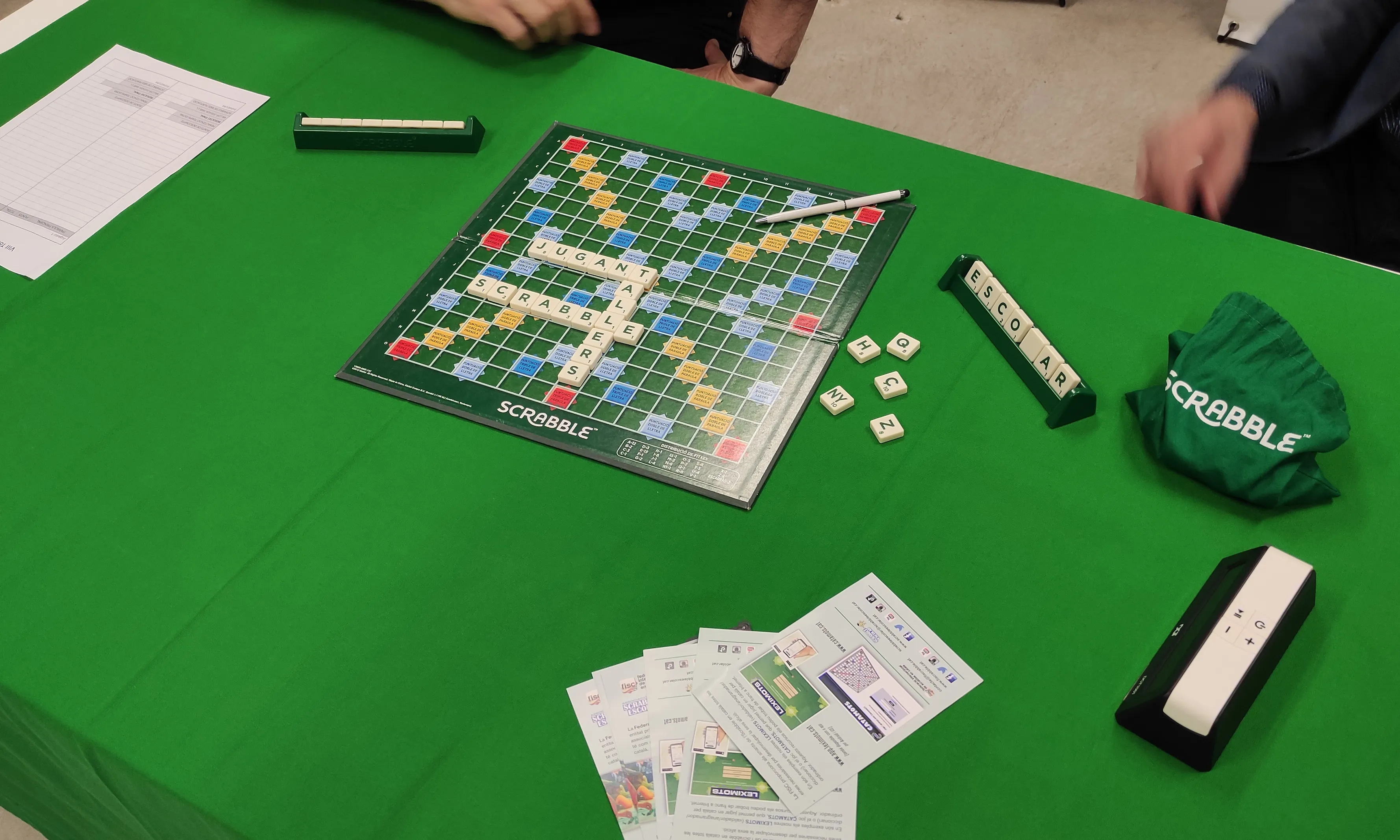 Hi ha uns 4000 grups de Scrabble al món que fan diferents campionats. 