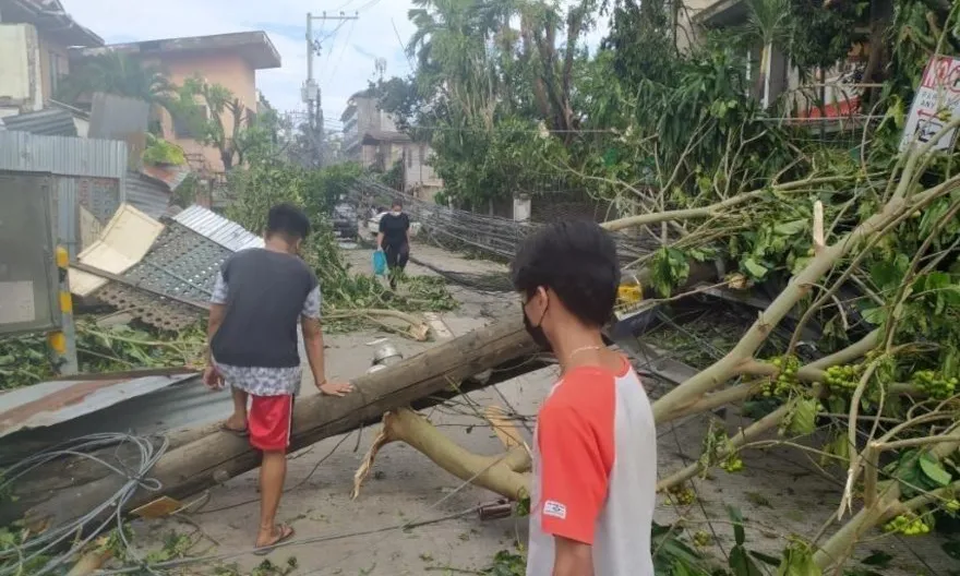 Detalls de més destrosses provocades a les poblacions de les zones centrals i del sud-est de l'arxipèlag.