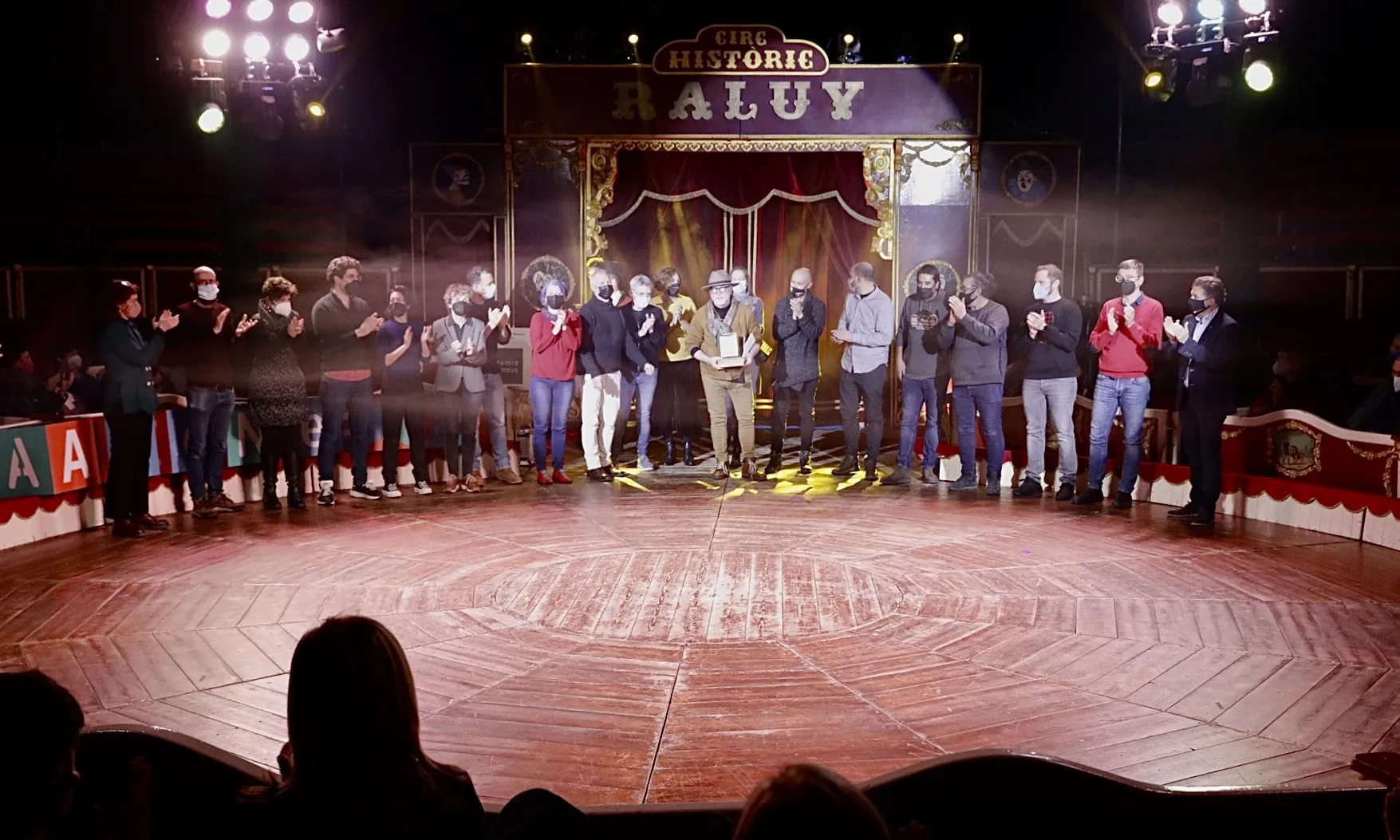 Escenari de la carpa del Circ Històric Raluy on es va celebrar la 32a Gala dels Premis Ateneus.