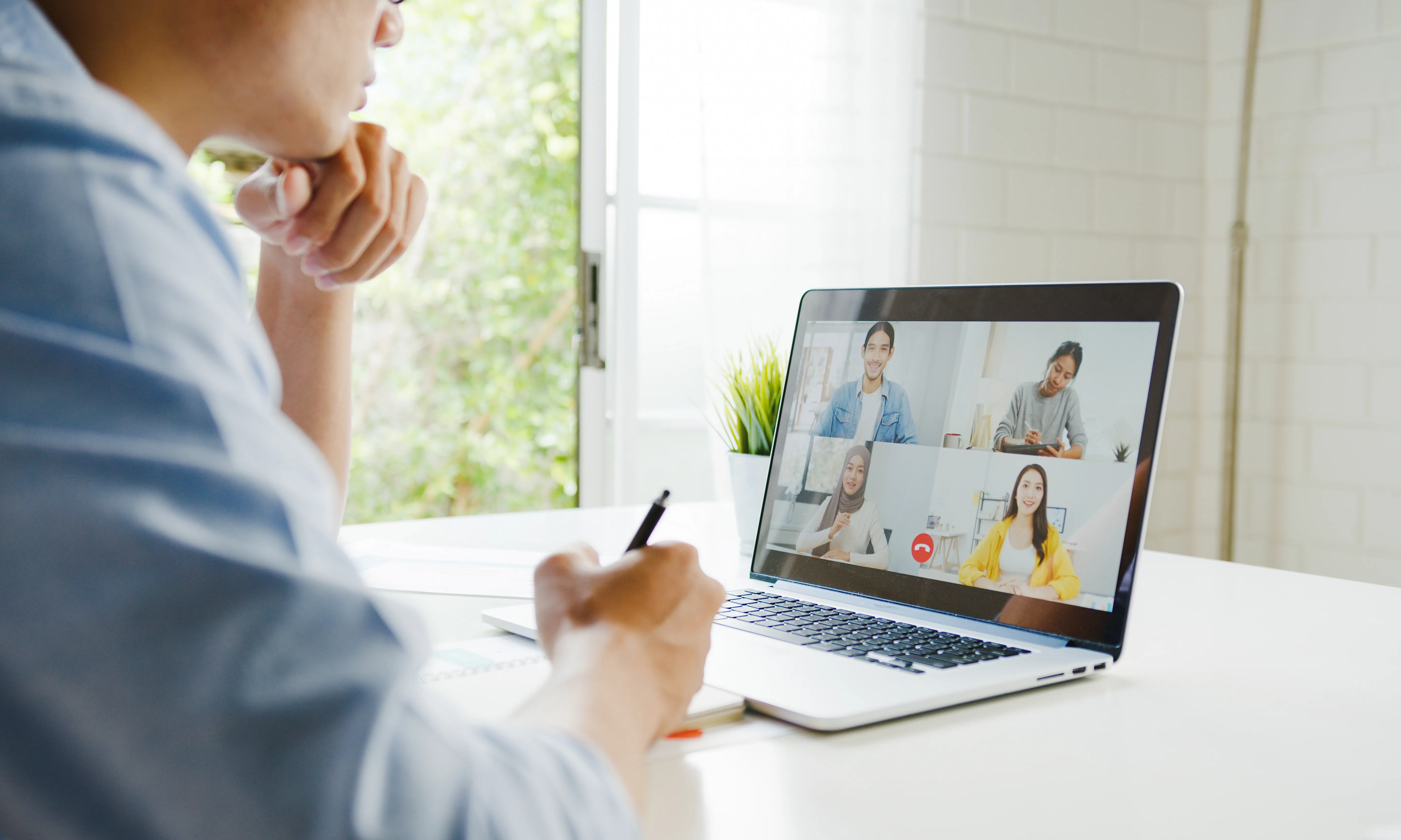 Les associacions i fundacions podran seguir fent reunions telemàtiques fins al 31 de desembre de 2022.