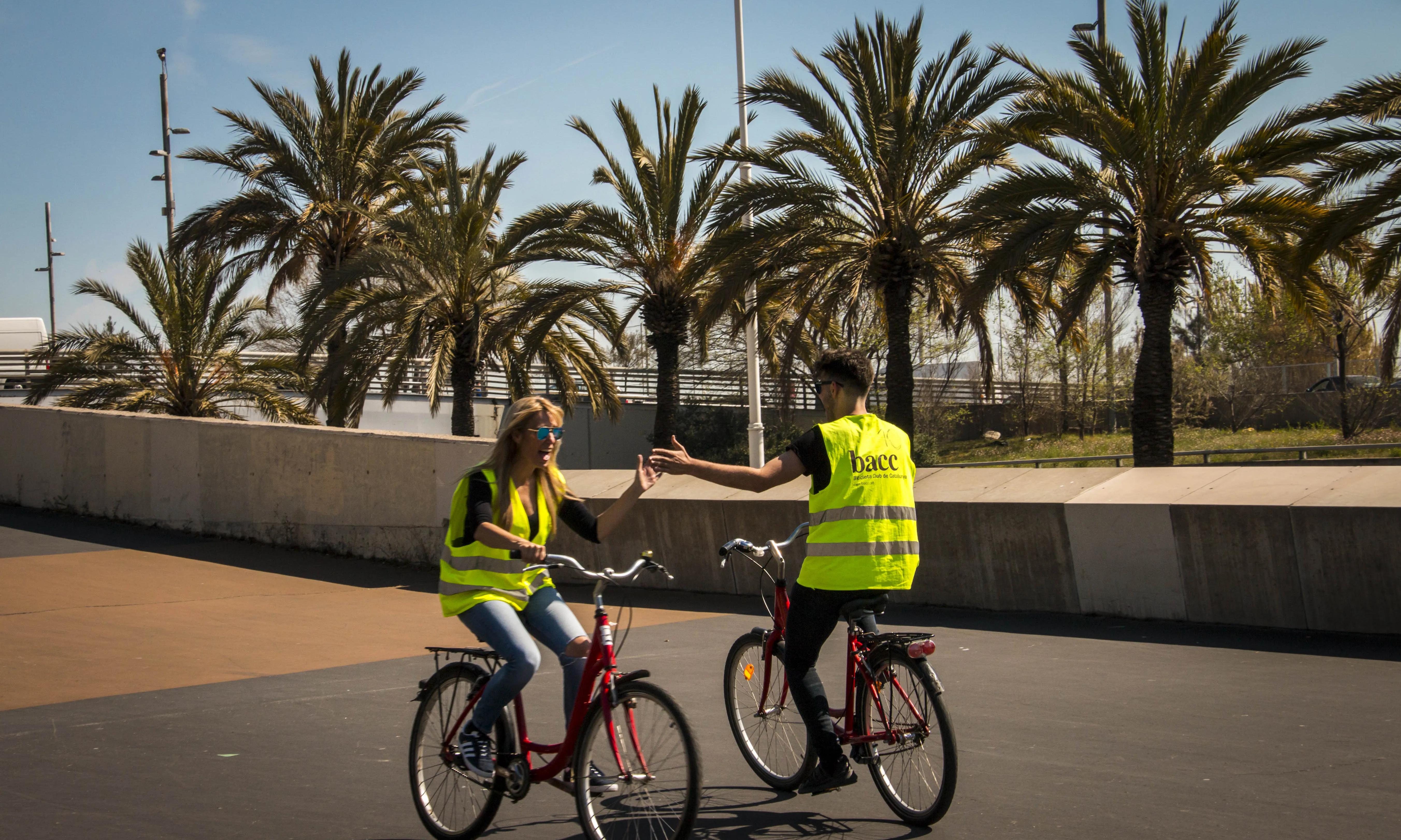  Els carrils bici no són l’única mesura que cal aplicar: fan falta aparcaments segurs i una pacificació del trànsit rodat de la ciutat.