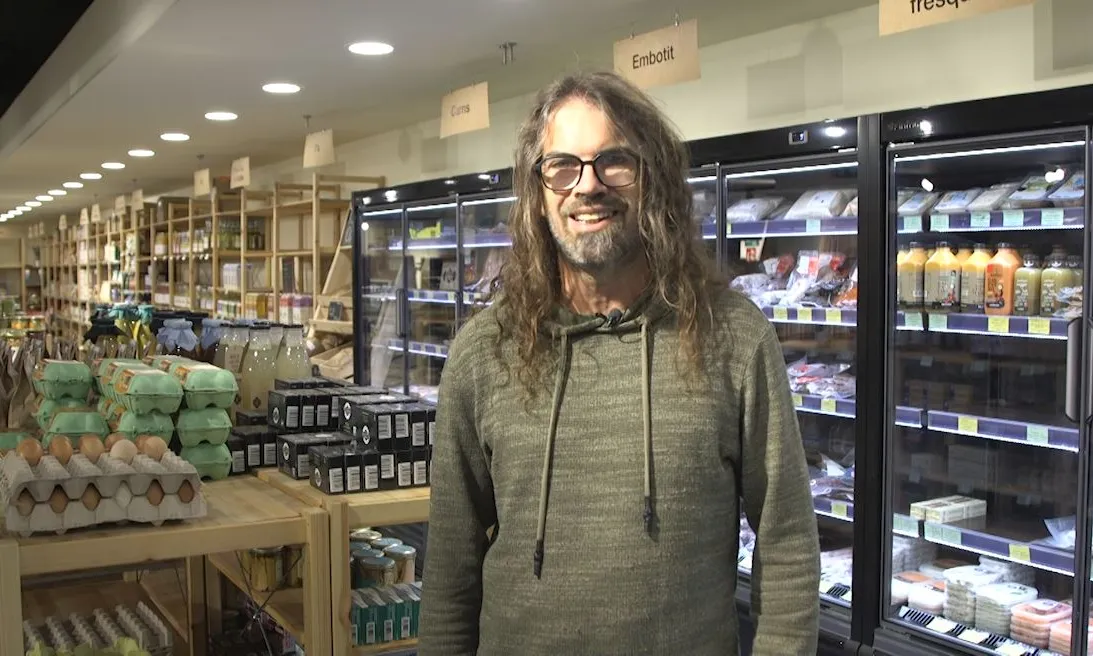 L'artista Natxo Tarrés és un dels socis d'aquesta cooperativa que s'emmiralla, entre d'altres, en el projecte de Supercoop de Brooklyn, als EUA.