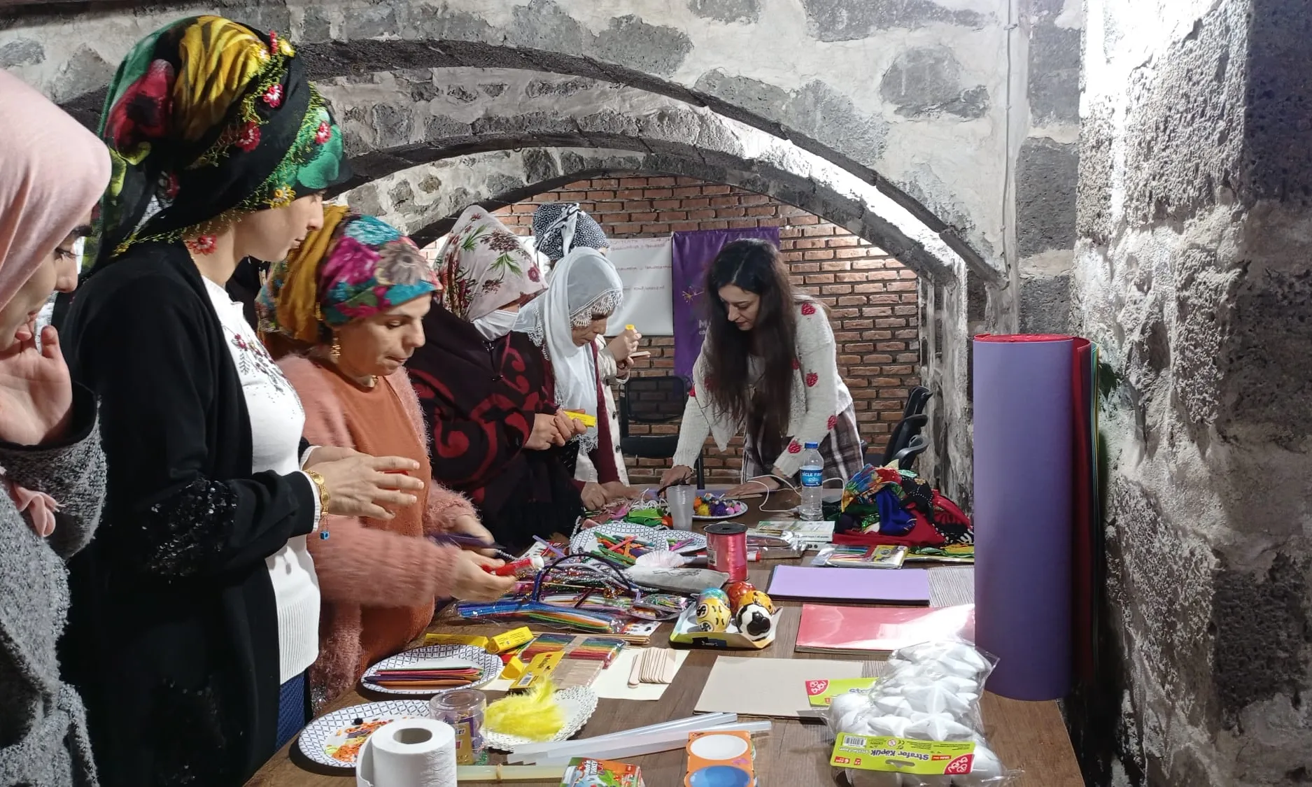 Les usuàries del projecte són persones refugiades de Síria, que viuen als districtes de renda baixa d'Amed.