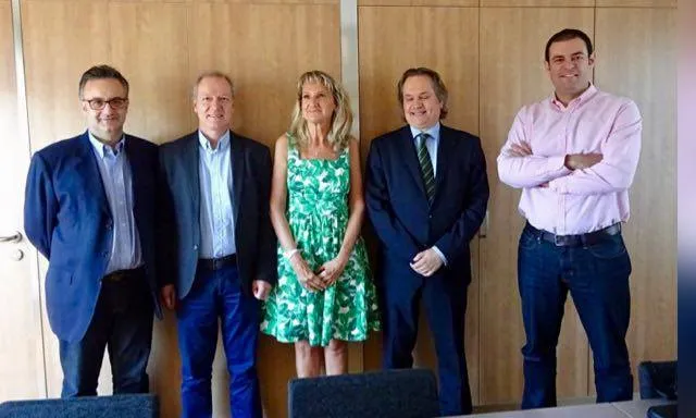 Junta directiva de l'Associació La Casa de Sofia, creada pel pare de la Sofia, Jordi Cruz, que és el segon per l'esquerra.