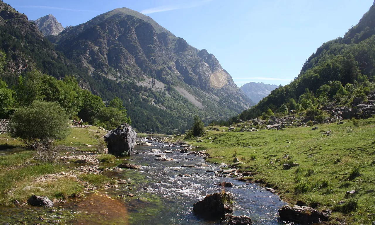 El Parc Nacional d'Aigüestortes és un dels espais naturals protegits on s'impartirà el programa Naturalment, per conscienciar de la massificació de la natura
