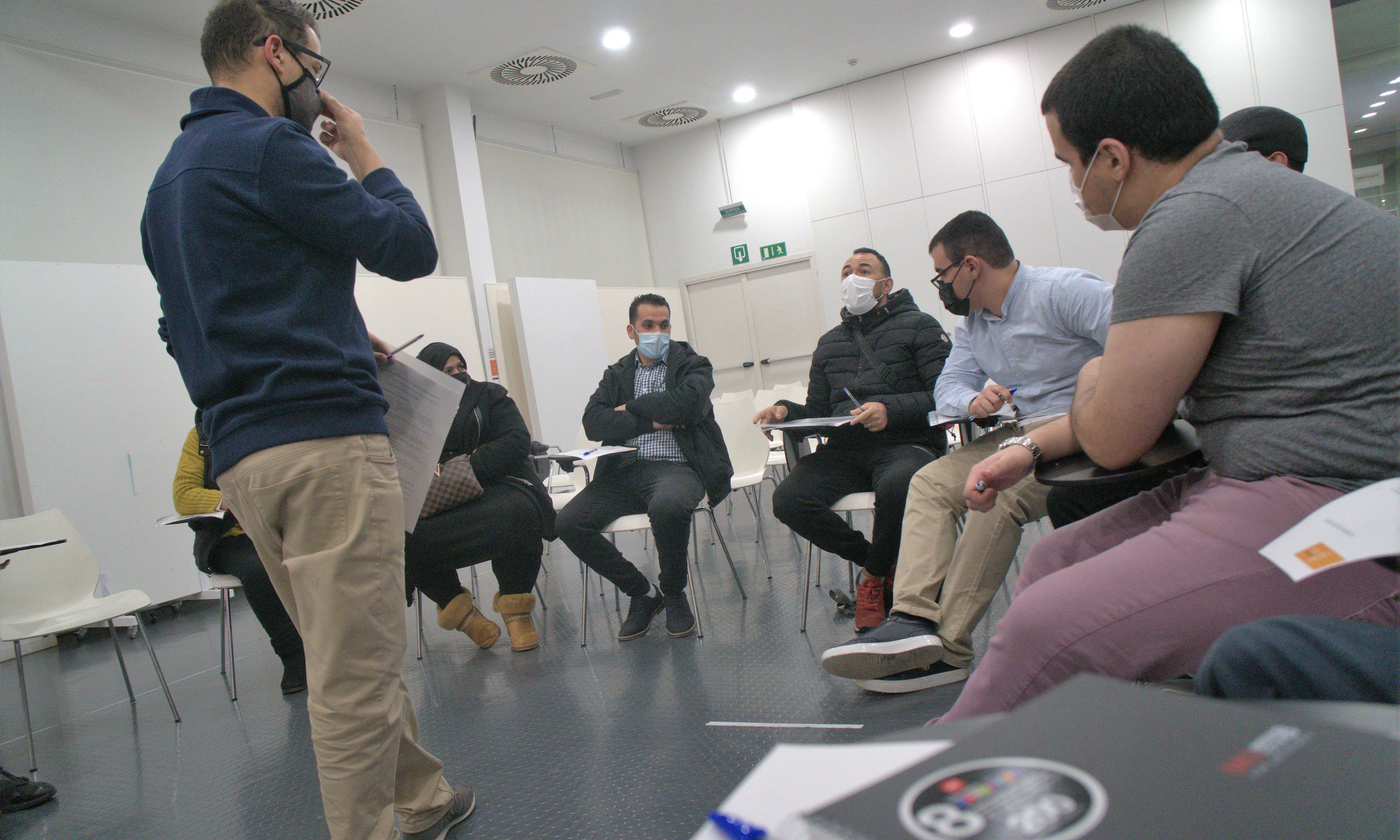 Primer taller del projecte Shababuna, impartit a Sant Boi de Llobregat. El projecte es va iniciar l'abril de 2021 en el marc del programa AMIF de la Unió Europea.