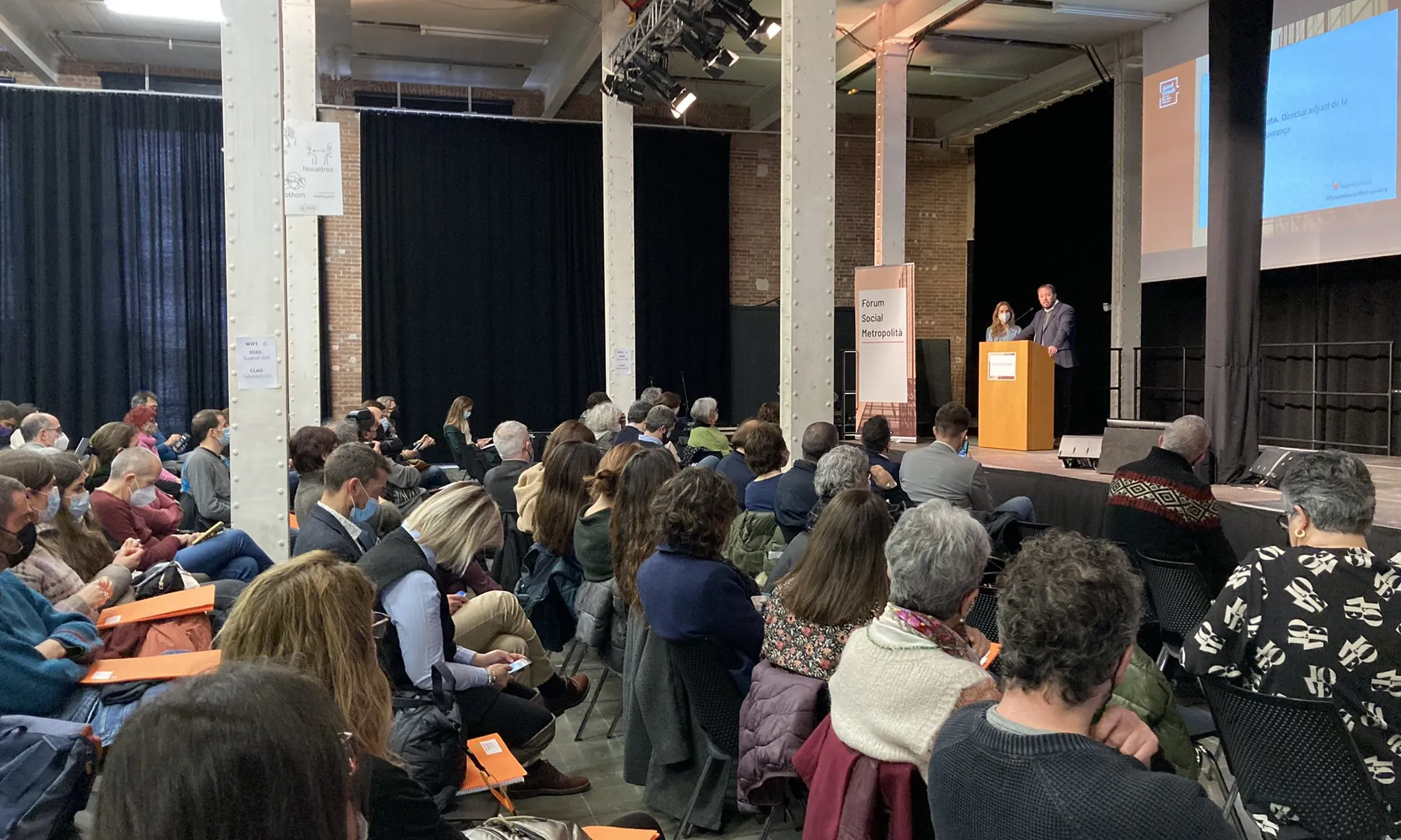 Un moment de la cloenda de la jornada de presentació del Fòrum Social Metropolità a la Fabra i Coats, a Barcelona.