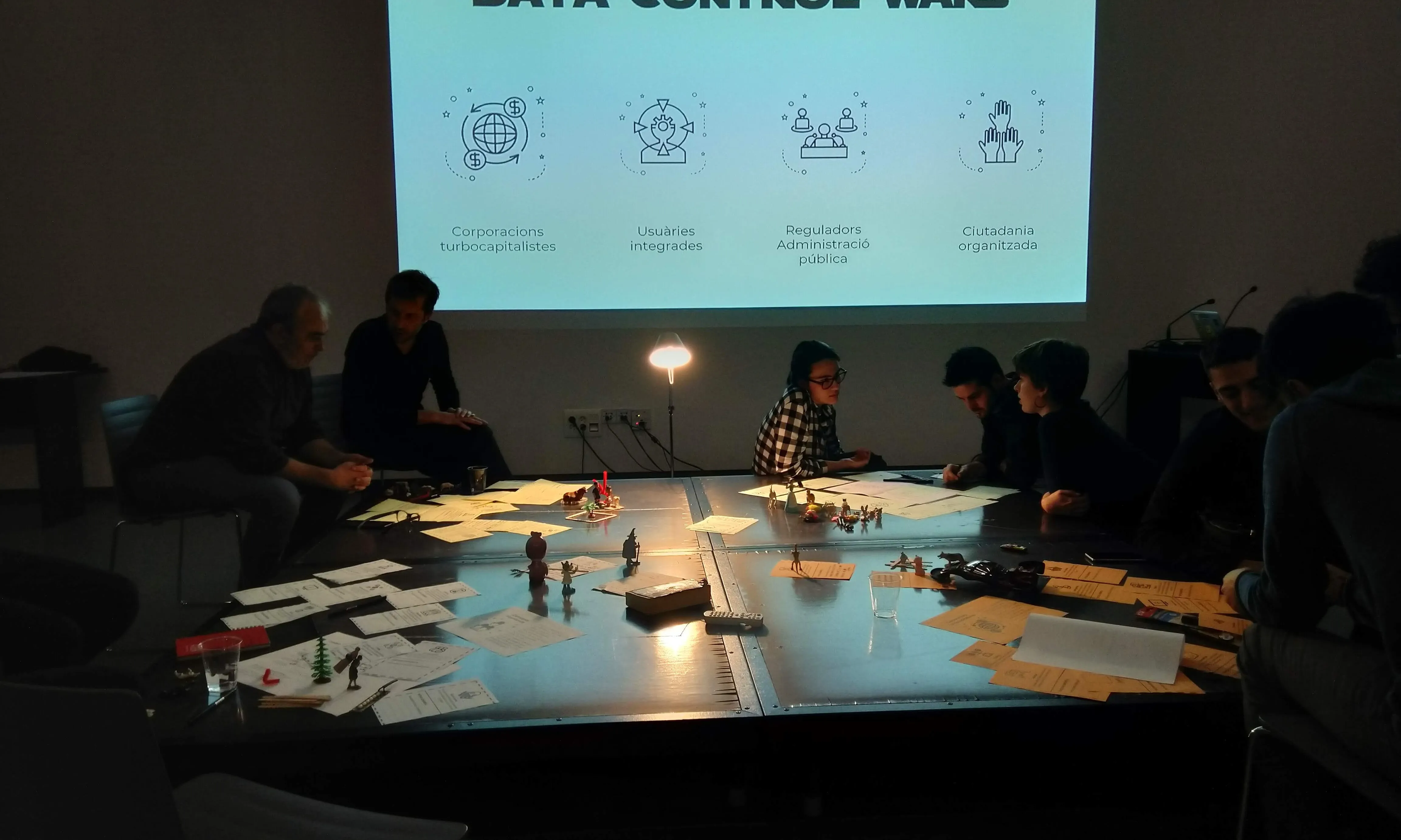 Una de les sessions per elaborar el joc de rol Data Control Wars.