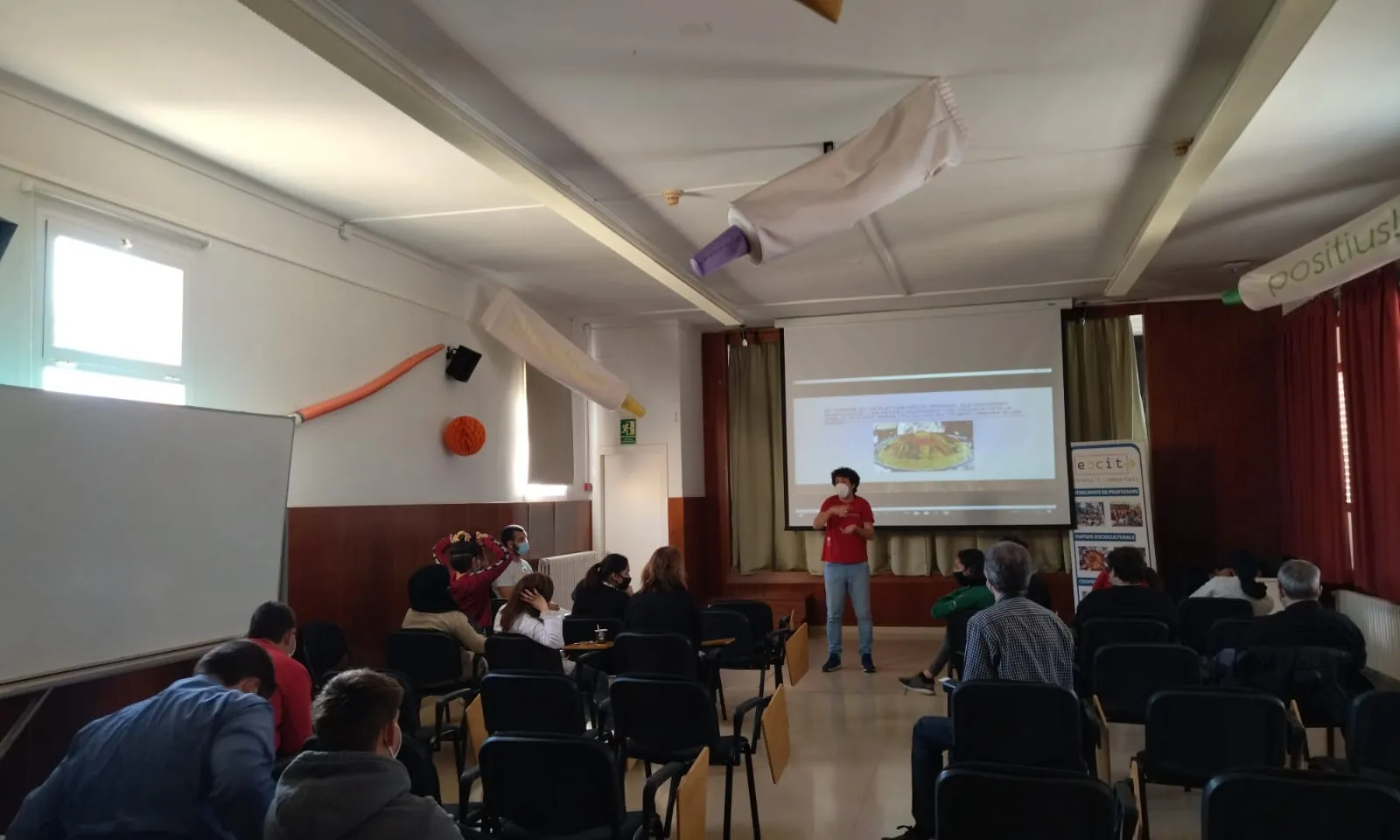 Una de les sessions de formació per a persones voluntàries a Eccit.