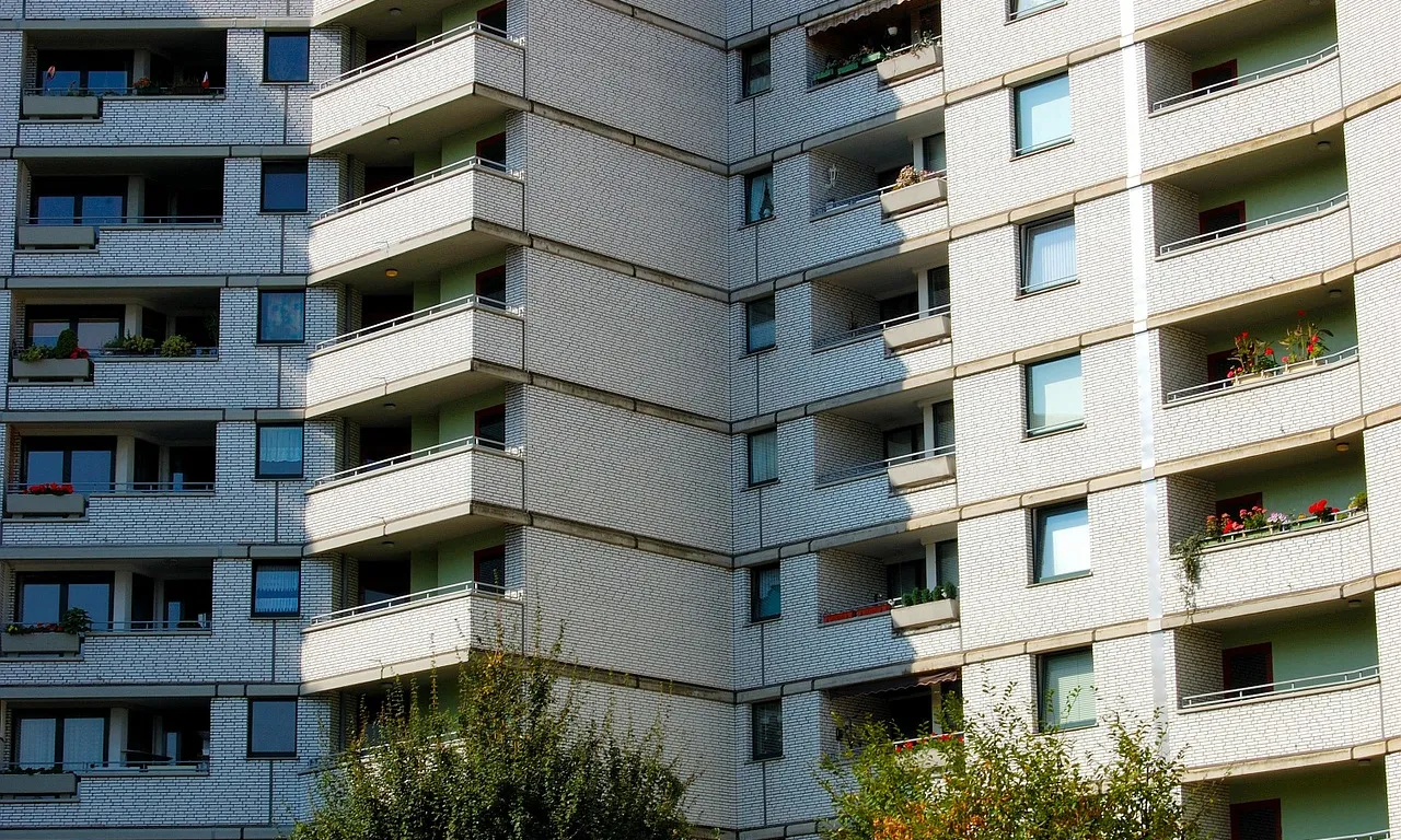 L'objectiu d'oferir aquests habitatges per a dones supervivents de violència masclista és ajudar-les a refer la seva vida en un espai segur.