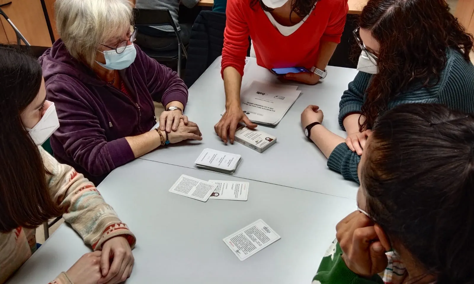 L'objectiu de 'Tarda juganera' és formar a professionals que treballen amb diferents col·lectius, per incloure els jocs de taula com a eina de treball.