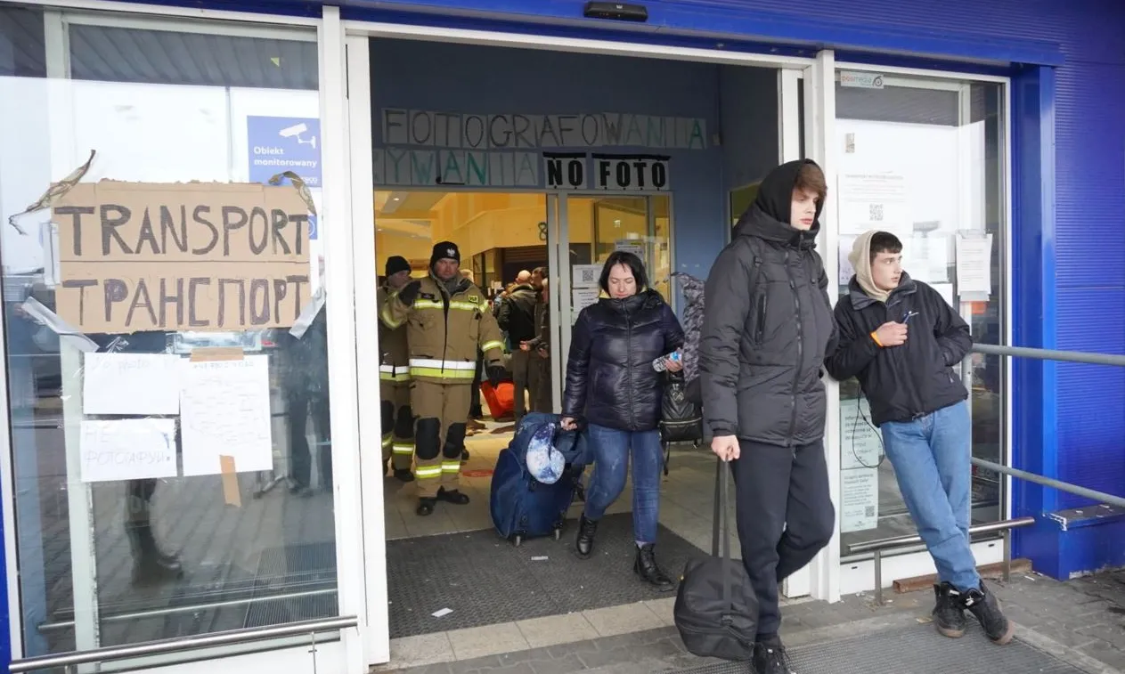 El centre d'ajuda humanitària de Przemysl, municipi de Polònia fronterer amb Ucraïna, al qual diàriament arriben unes 40.000 persones refugiades.