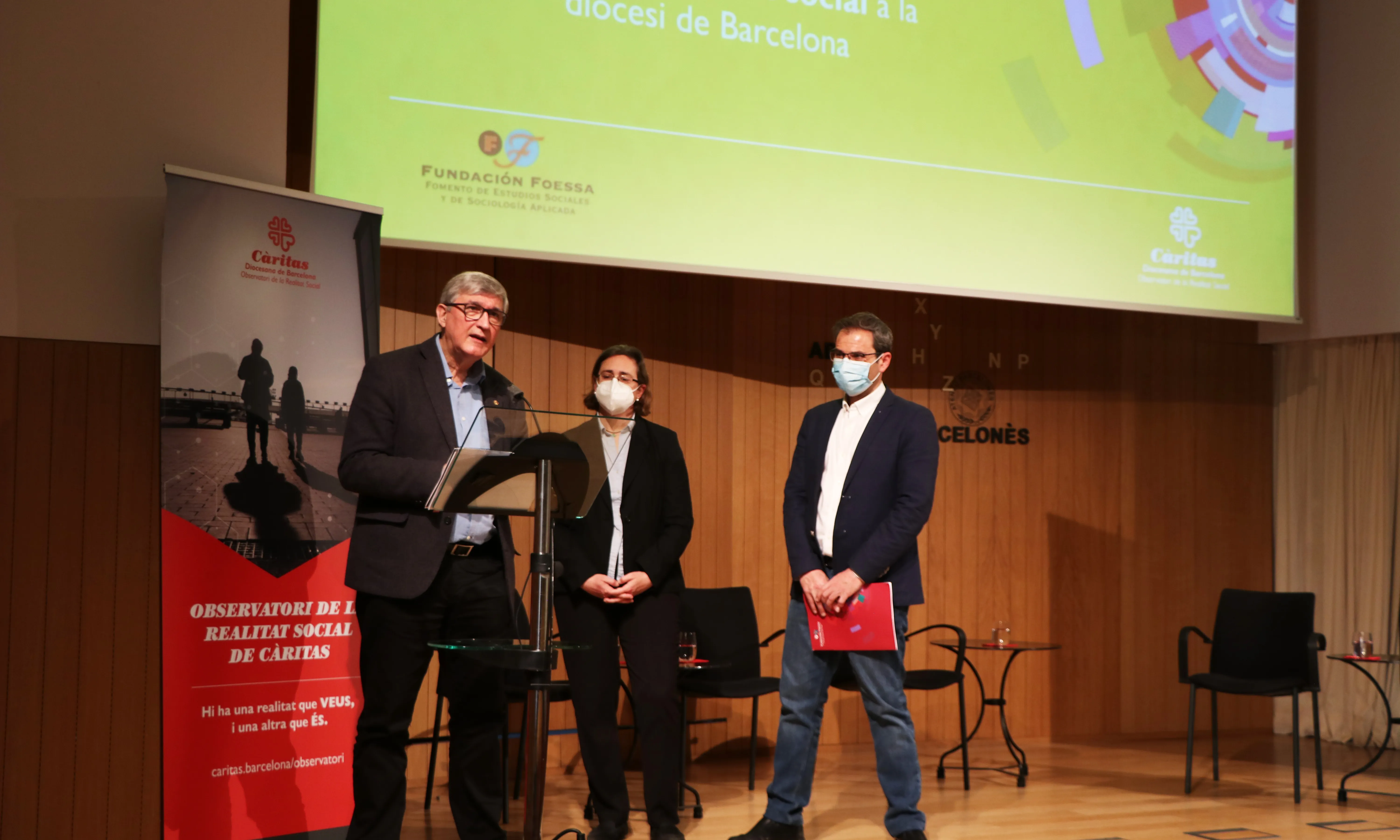 Un moment de la presentació a l'Ateneu de l'informe elaborat per la Fundació FOESSA sobre l'exclusió social a Barcelona.