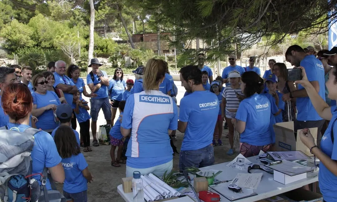 Imatge d'arxiu d'una de les col·laboracions que l'Associació CEN ha fet amb l'empresa Decathlon.