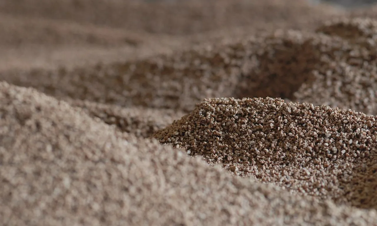 L’ús de la biomassa permet extreure un benefici econòmic dels boscos del territori i afavorir el seu benestar i cura. 