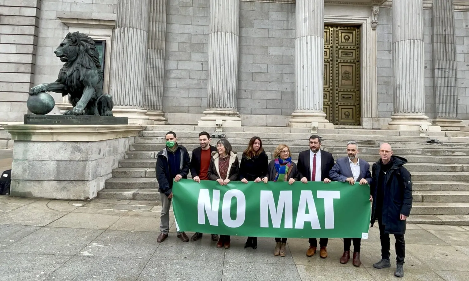 La Plataforma No a la MAT Selva es va reunir al Congrés amb representants gironins i amb la majoria de partits d’altres circumscripcions.