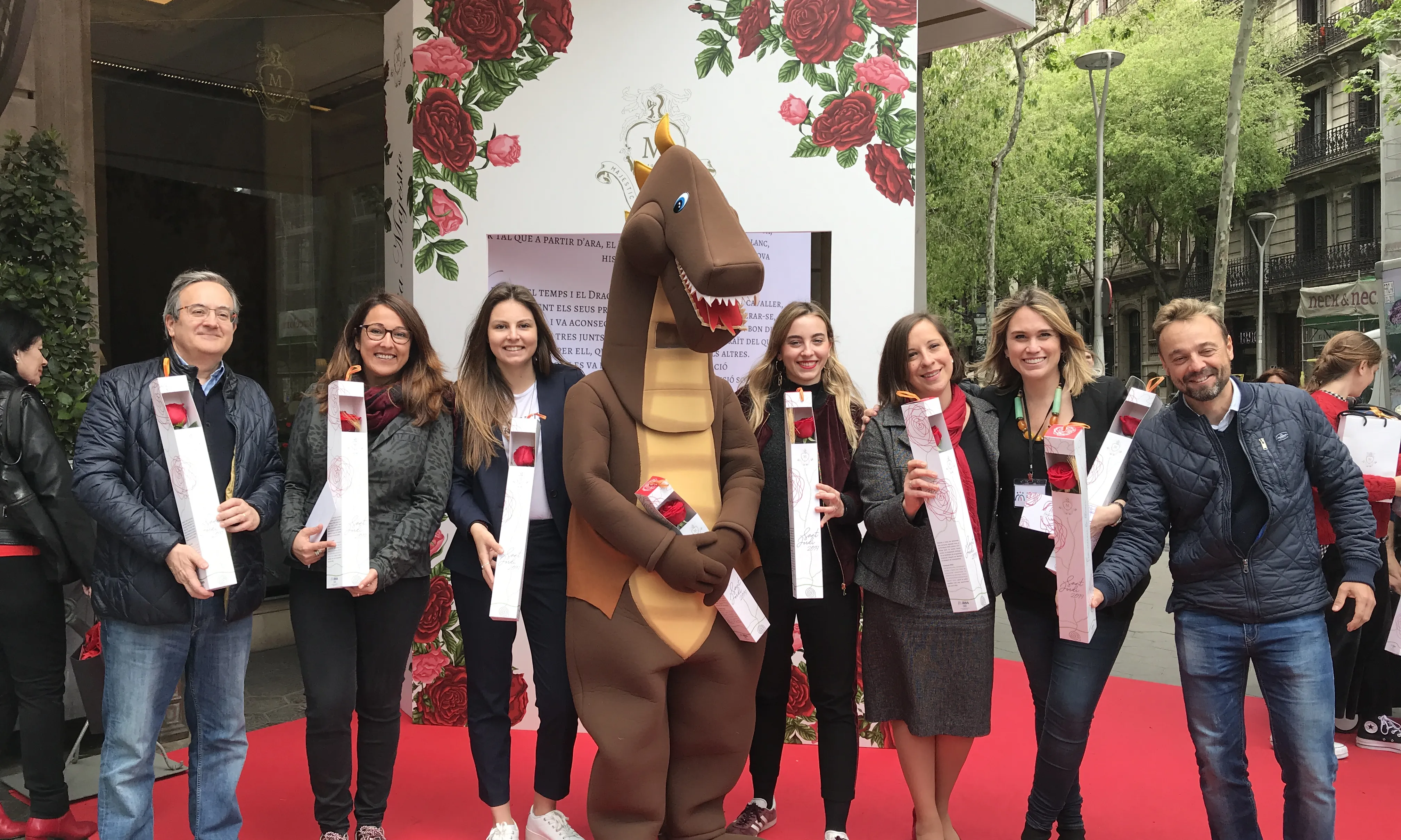 Fa anys que la Fundació IRES té una aliança amb l'Hotel Majestic per celebrar el Sant Jordi. Font: Fundació IRES