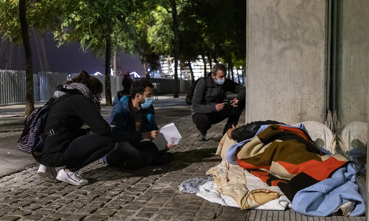 L'enquesta d'Arrels Fundació serveix per valorar la vulnerabilitat de les persones que dormen al ras a Barcelona.