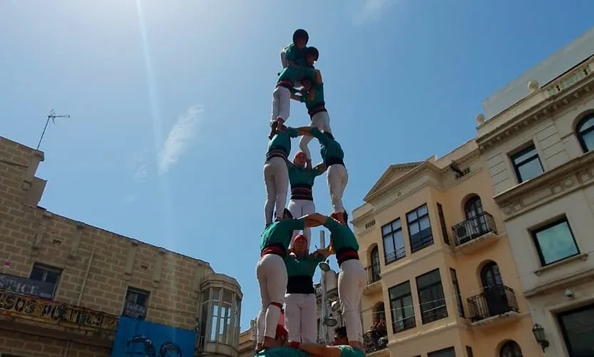 La Colla Castellera de Sant Pere i Sant Pau va participar recentment a la diada de les Festes de Maig de Badalona.