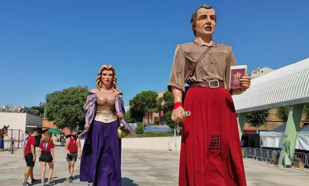 La parella de gegants de la colla de Geganters i Grallers de Casablanca, el Manuel i la Blanca.