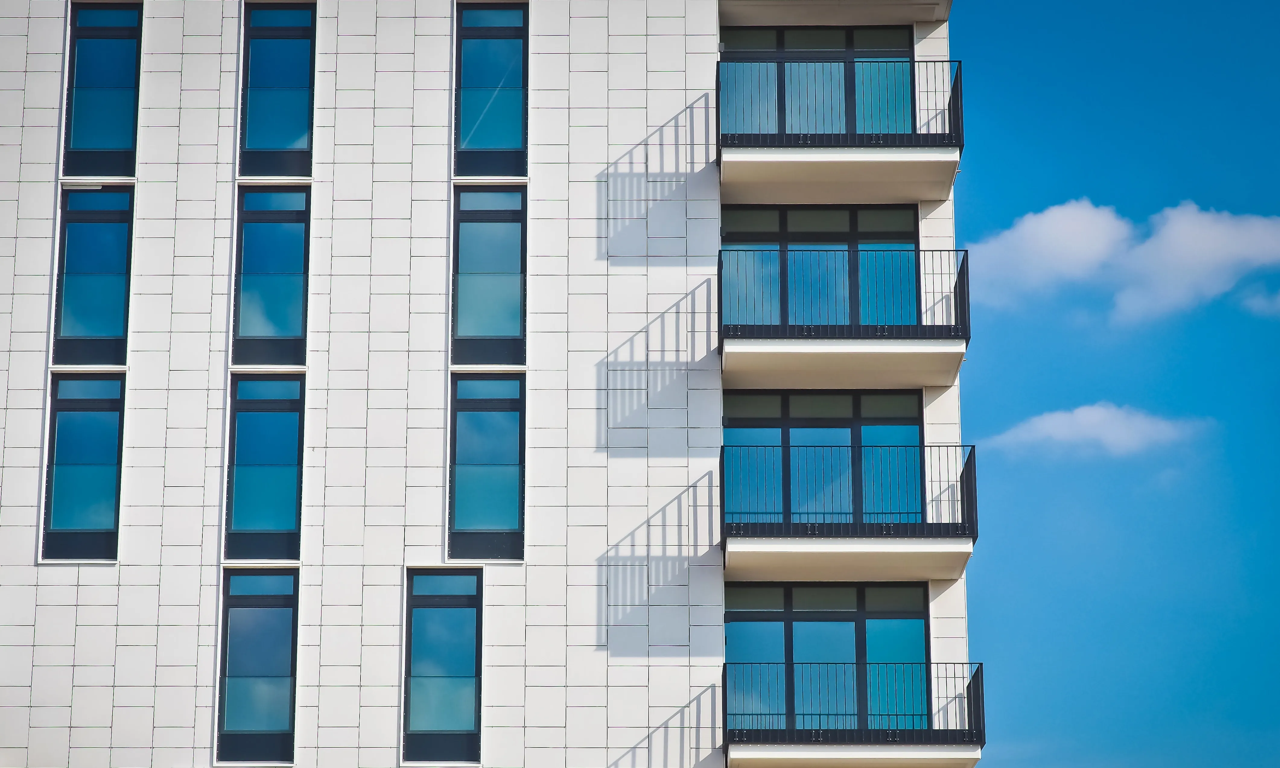 L'objectiu de l'informe és apropar l’aplicació de formes alternatives d’accés a l’habitatge als joves.
